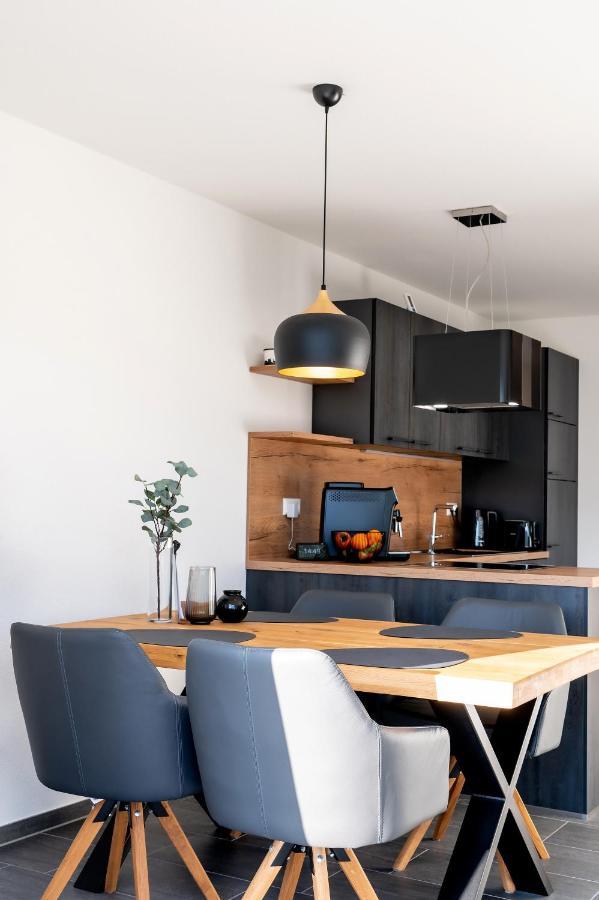 Apartment Living797 *